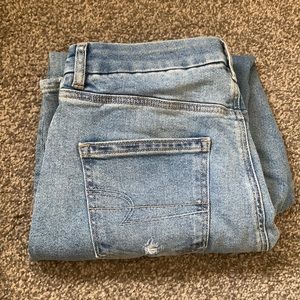 Size 6 American Eagle mom jeans